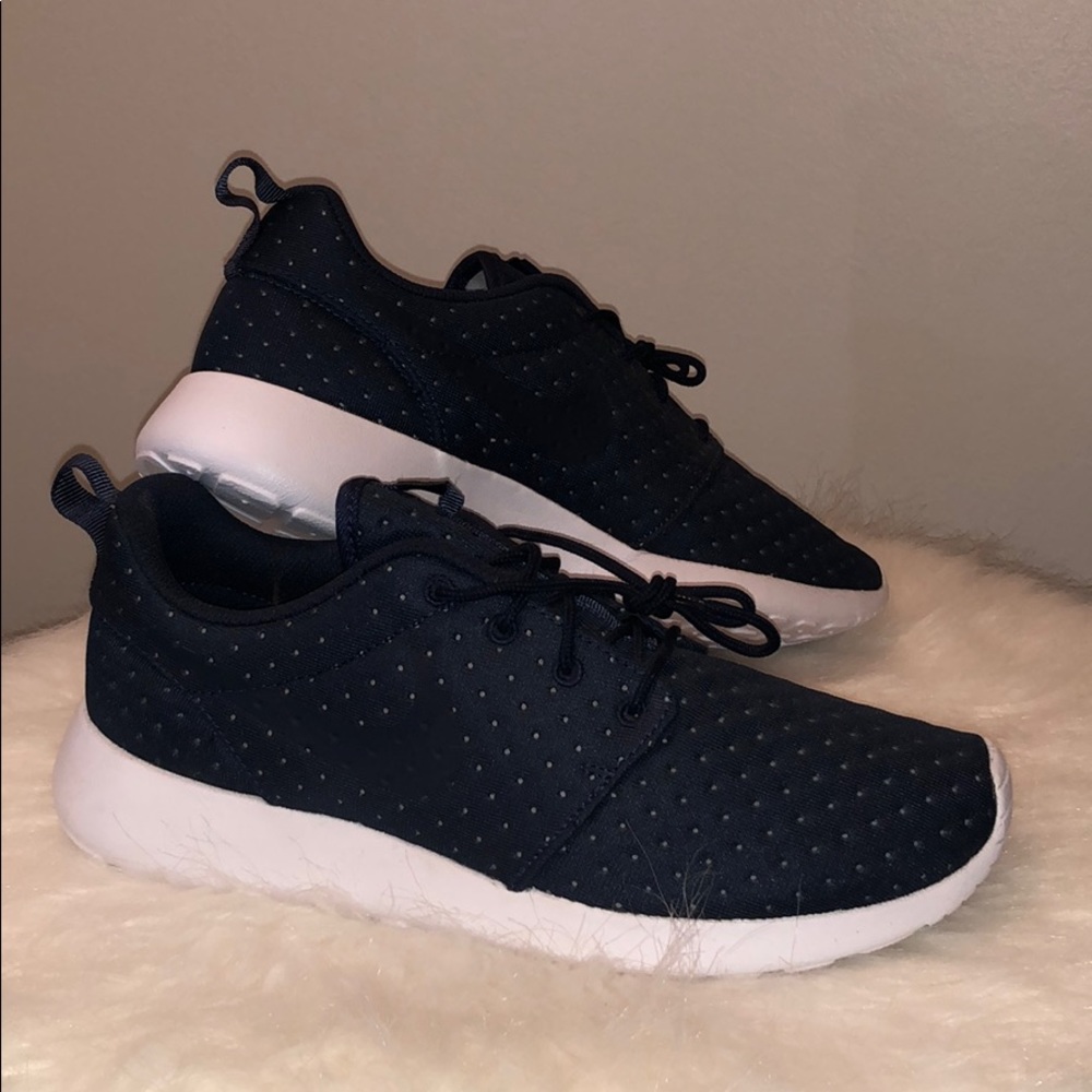 NIKE Roshe One Se